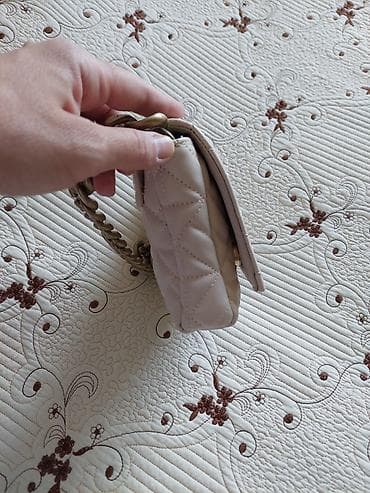 canta: Kiçik çanta turkiyeden alınıb.istifade edilmeyib.krem reng.10man.teze — 2