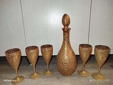 ziyafet donu s: Qablar qizil suyuna batirilib,swarovski qaslidi.1 ədədi qırılıb.Hamisi — 1