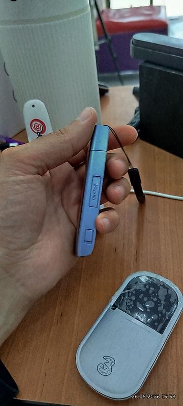 rx 7800 xt: Portativ mobil Wi‑Fi (MiFi) cihazı - Operator loqolu kompakt cib — 3