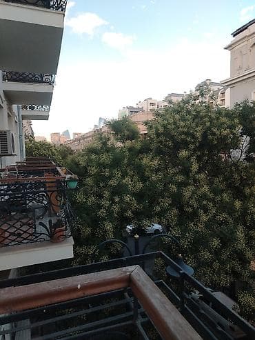 modern evler: Bakı mərkəzində mənzil – balkonlu Salam hər vaxtınız xeyir — 1