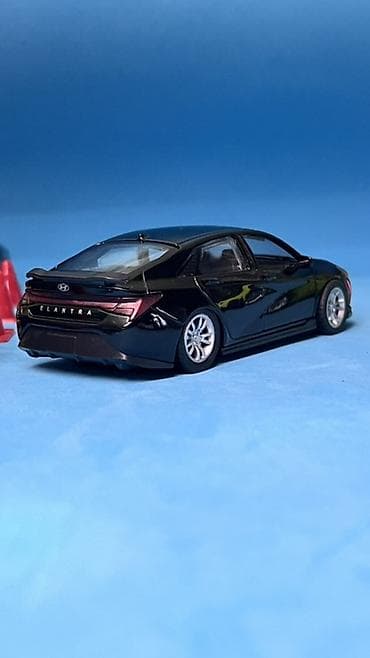 suktur: Hyundai Elantra die-cast model avtomobil - Miqyas: təxmini 1:32–1:36 — 2