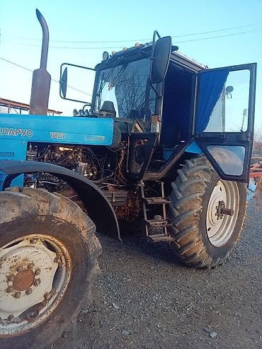masin soyuducu: Belarus 1221 təkərli traktor - Model: Беларус 1221 (Gövdədə qeyd — 3