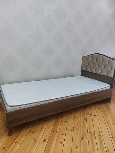 Кровати: Односпальная кровать, С матрасом, Без выдвижных ящиков — 1