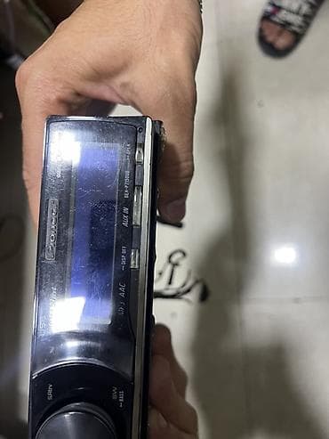 arxa manitor: Pioneer DEH-P7150UB avtomobil maqnitofonu Xüsusiyyətlər: - Ön paneldə — 3