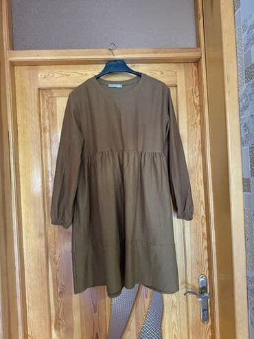 Qadın paltarı – qəhvəyi rəngdə, incə zolaqlı fakturalı. - Model