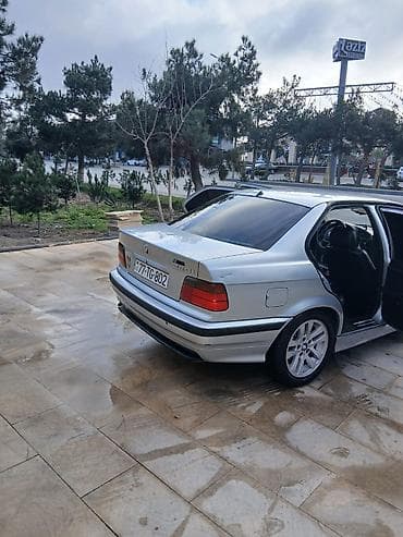 1993 bmw 318i: BMW 318: 0.2 l | 1997 il Sedan — 3