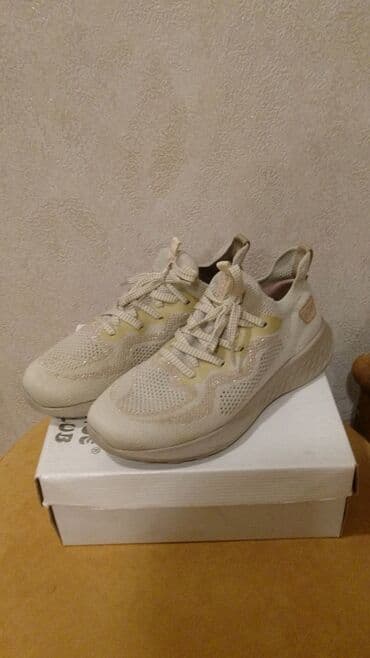 adidas qaçış üçün qadın krossovkaları: Ölçü: 40, rəng - Bej, Yeni — 1
