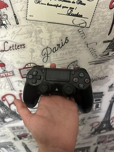 ps4 pro: Sony PlayStation 4 (PS4) oyun konsolu – iki ədəd orijinal DualShock 4 — 3