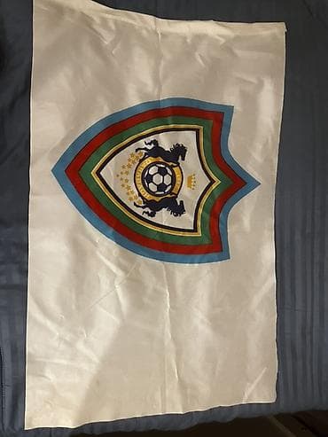 bayraq sifarişi: Qarabağ FK atributika bayrağı - Dizayn: Ağ fonda klub emblemi – — 1