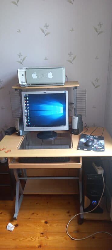 Elektron kitablar: Kompüter işlək veziyetde. Stol,klaviatura mişka kalonka keyis printer — 1