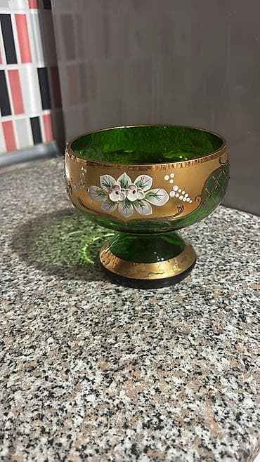 Məhsul: Dekorativ şirniyyat/qəlyanaltı qabı (ayaqlı kasə) Təsvir: -
