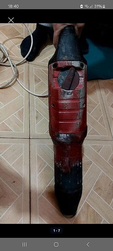 perforator qiymetleri: Bosch GSH 11 E perferator Xüsusiyyətlər: - Güclü şəbəkə ilə işləyən — 1