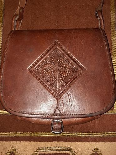 Dəri çanta iki yeri var qiyməti 10Azn metroya çatdirilma pulsuz lalafo.az -da Dəri çanta iki yeri var qiyməti 10Azn metroya çatdirilma pulsuz