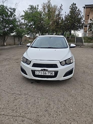 mercedes 170 b: Chevrolet Aveo: 1.4 l | 2014 il 233000 km Sedan — 2