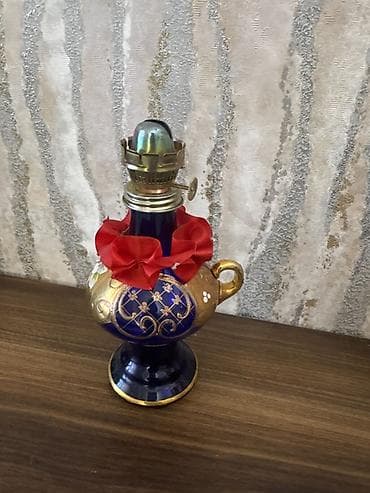 antika: Dekorativ şüşə neft lampası - Material: kobalt-mavi rəngli şüşə — 2