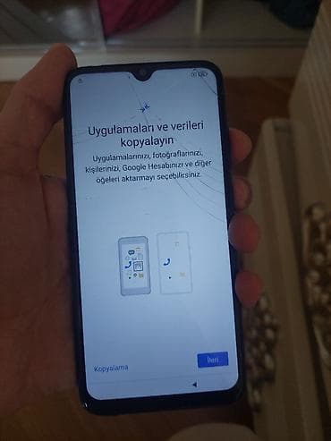 printer telefon: Xiaomi Redmi smartfon - Model: Redmi (arxa qapaqda “Redmi” loqosu — 3