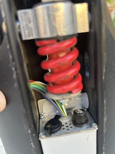 Elektrik nəqliyyatı: Elektrik skuter – qatlana bilən, şəhər içi rahat hərəkət üçün. Bu — 5
