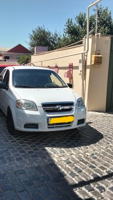 masinim var ag rengi: Chevrolet Aveo sedan – ağ rəng, 4 qapılı, ön ötürücülü şəhər — 1