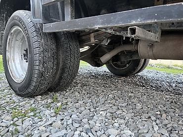 mercedes masinlari: Yükdaşıma üçün hazır, tentəli “qutu” kuzovu olan yüngül yük maşını — 6