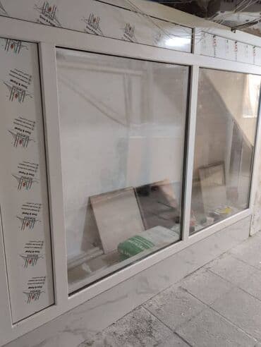 mağaza üçün avadanlıqlarla təchiz olunmuş obyekt: 28 may metrosunun yaxınlığında 4 kv sahəsi olanobyekt ətir — 3