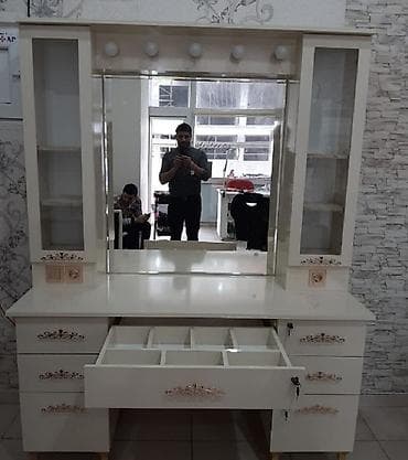 berber salon mebeli: Yeni, Saş kəsimi üçün masa, Güzgülü — 9