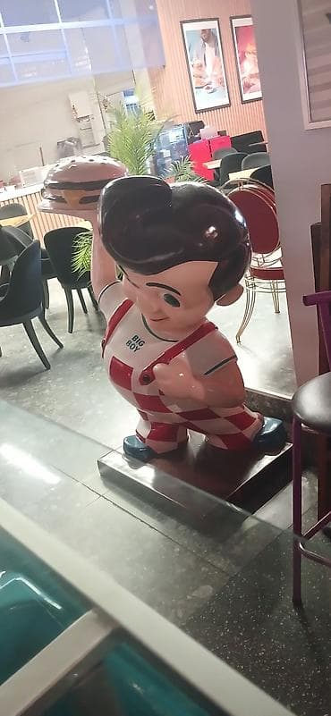 restoran aksesuarları: Retro avtomobil temalı kafedə masa-oturacaq dəsti.Yaxşı vəziyyətdə — 6