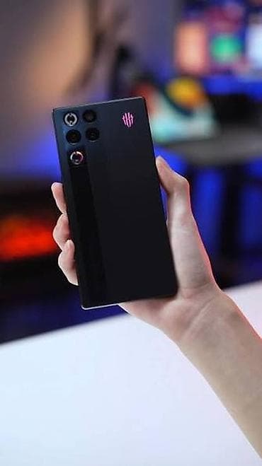comitok l7c pro: Gaming smartfon – arxa paneldə çoxmodullu kamera sistemi və LED loqo — 1