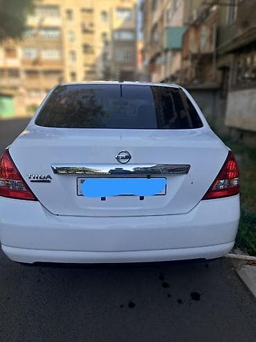maşın satış: Nissan Tiida sedan - Kuzov: ağ rəng, 4 qapı, sedan - Salon: qara — 2