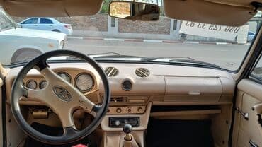 купить чехлы на авто: VAZ 2106, ağ rəng, sedans. Klassik “xrom” ön barmaqlıq və bamperlər — 5