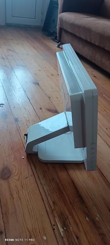 kompüter manitoru: BenQ LCD monitor - Marka/model: BenQ (ağ korpus, klassik dizayn) - — 3