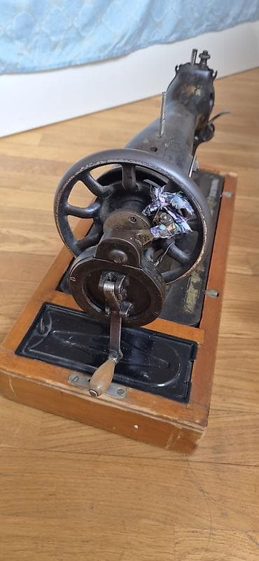 antik pullar: Antik əl tikiş maşını – mexaniki, fırladılan əl qolu ilə İstifadə — 3