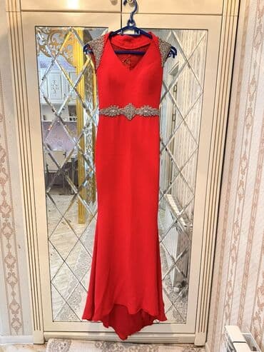 Toy paltarları və aksesuarları: İki fərqli qadın paltarı dəsti 1) Qara krujeva üstlü, aşağı hissəsi — 5