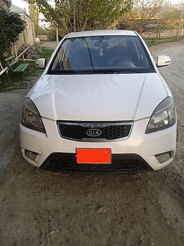 Kia Rio: 1.4 l | 2011 il Sedan