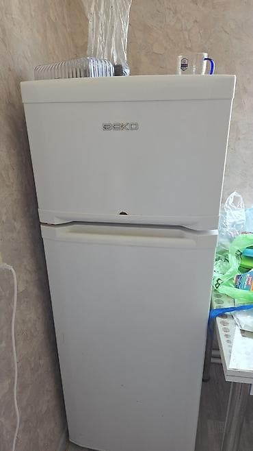 dondurmalar: İşlənmiş 2 qapılı Beko Soyuducu Satılır, rəng - Ağ — 1