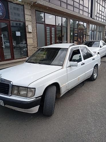 Mercedes-Benz 190: 2 l | 1986 il Sedan — 5