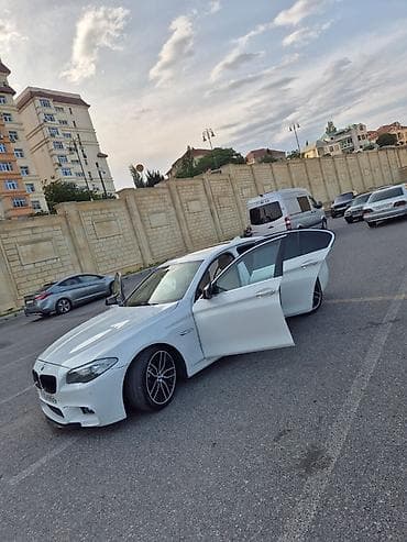ford fusion 2013: BMW 5 Series (F10) – ağ rəngli sedan Xarici: - M paket ön bamper və — 7