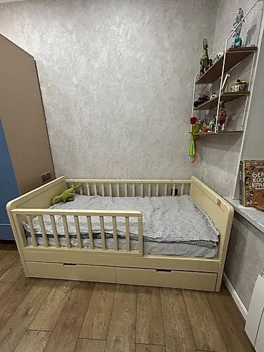 Uşaq çarpayısı – təhlükəsiz məhəccərli, altı çekmecəli, matrassız -