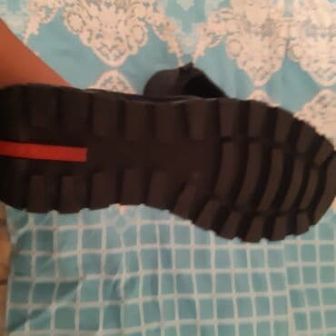 Prada kişi krossovkası – tam qara rəngdə, iri protektorlu qalın rezin lalafo.az -da Prada kişi krossovkası – tam qara rəngdə, iri protektorlu qalın rezin