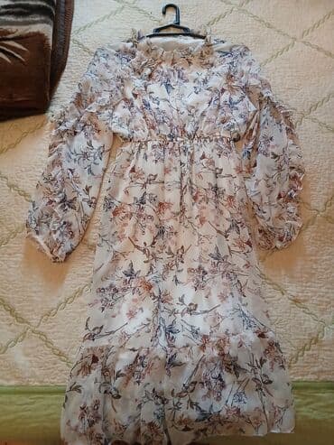 qisa donlar donlar 2020: Şifon qadın donu - Rəng və naxış: Ağ-krem fon üzərində çiçəkli print — 1