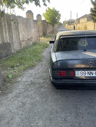 Mercedes-Benz 190 (W201): 2 l | 1990 il Sedan