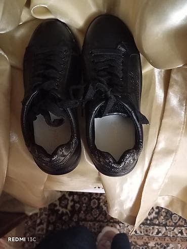 krosofka: Qara rəngli gündəlik idman ayaqqabısı - Model: Şnurbağlı, klassik — 4