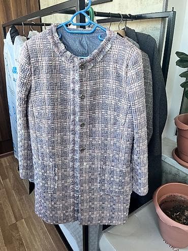 - Parça: yumşaq, teksturalı tweed (çoxrəngli – boz, çəhrayı və ağ — 2