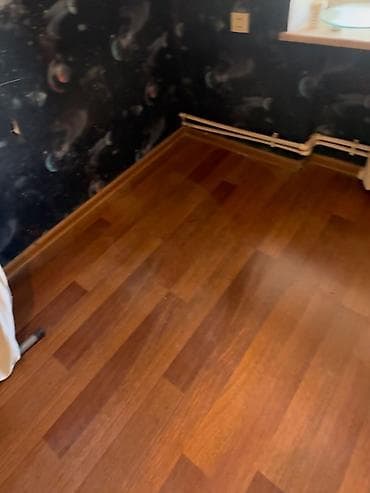 Laminat 44 kv . 1 kv 6 azn. Unvan Nerimanov m 3640 Nigaz