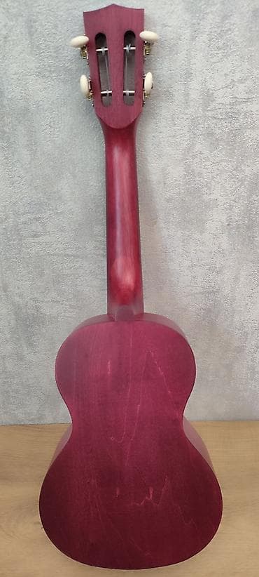 gitara tornado: Mahalo ukulele təqdim olunur. Alət klassik başlıq quruluşuna malikdir — 4
