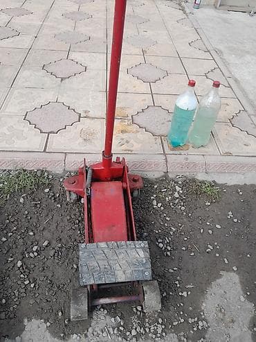 Инструменты для авто: Hidravlik domkrat – rulonlu, pedalli tip. - Tip: Döşəmə tipli — 1