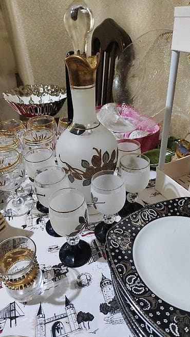balaca pec: Şüşə qrafin və stəkan dəsti - Zərif naxışlı, mat (frosted) şüşədən — 1