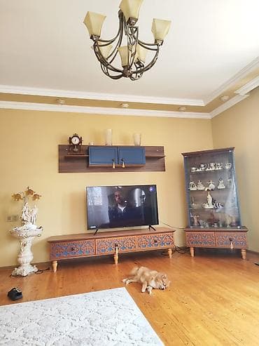 divar saati: Klassik üslubda qonaq otağı mebel dəsti Tərkibi: - TV altlığı: iri — 1