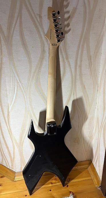harley benton gitara: Harley Benton WL-20 Warlock Sifariş üçün whatsappdan yazın 099 843 — 2