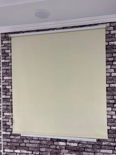 Seyflər: Rulon pərdə – krem rəngli Proyektor ucun alinmisdi istofede. Elemirem — 1