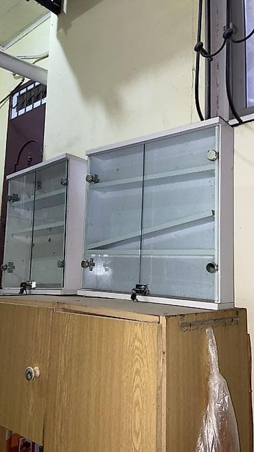 Rəf vitrinləri: Şüşəli dolab vitrini — 2
